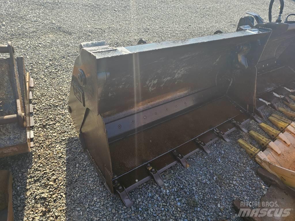 CAT 906 M Колесни товарачи
