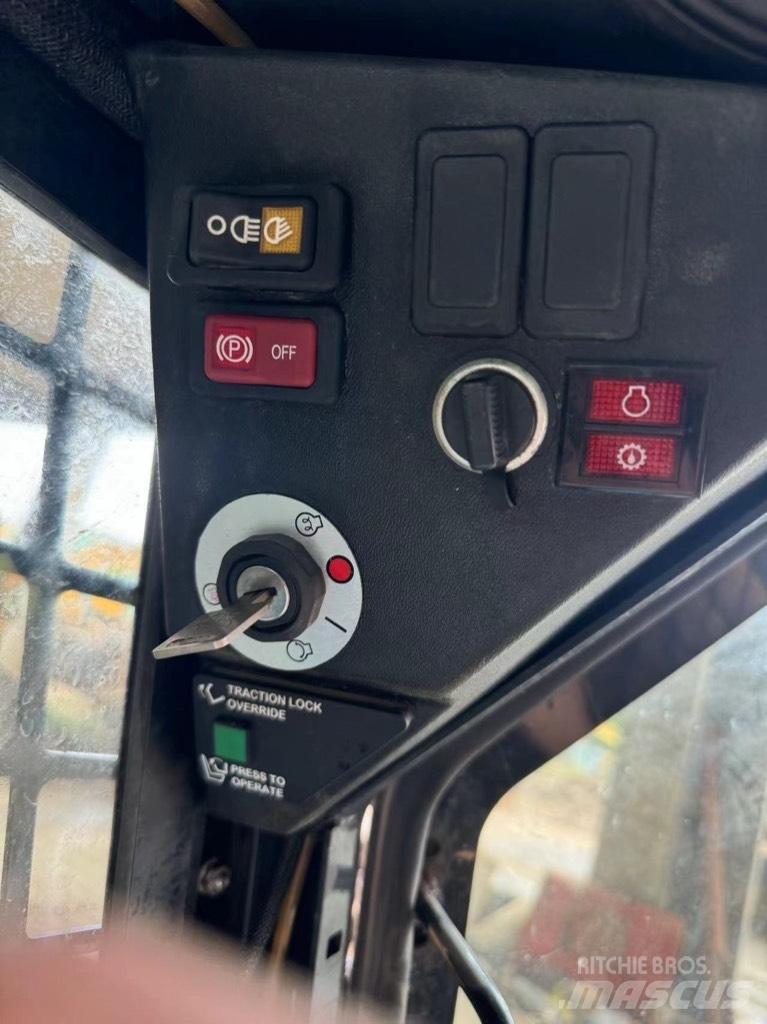 Bobcat S 70 Мини товарачи
