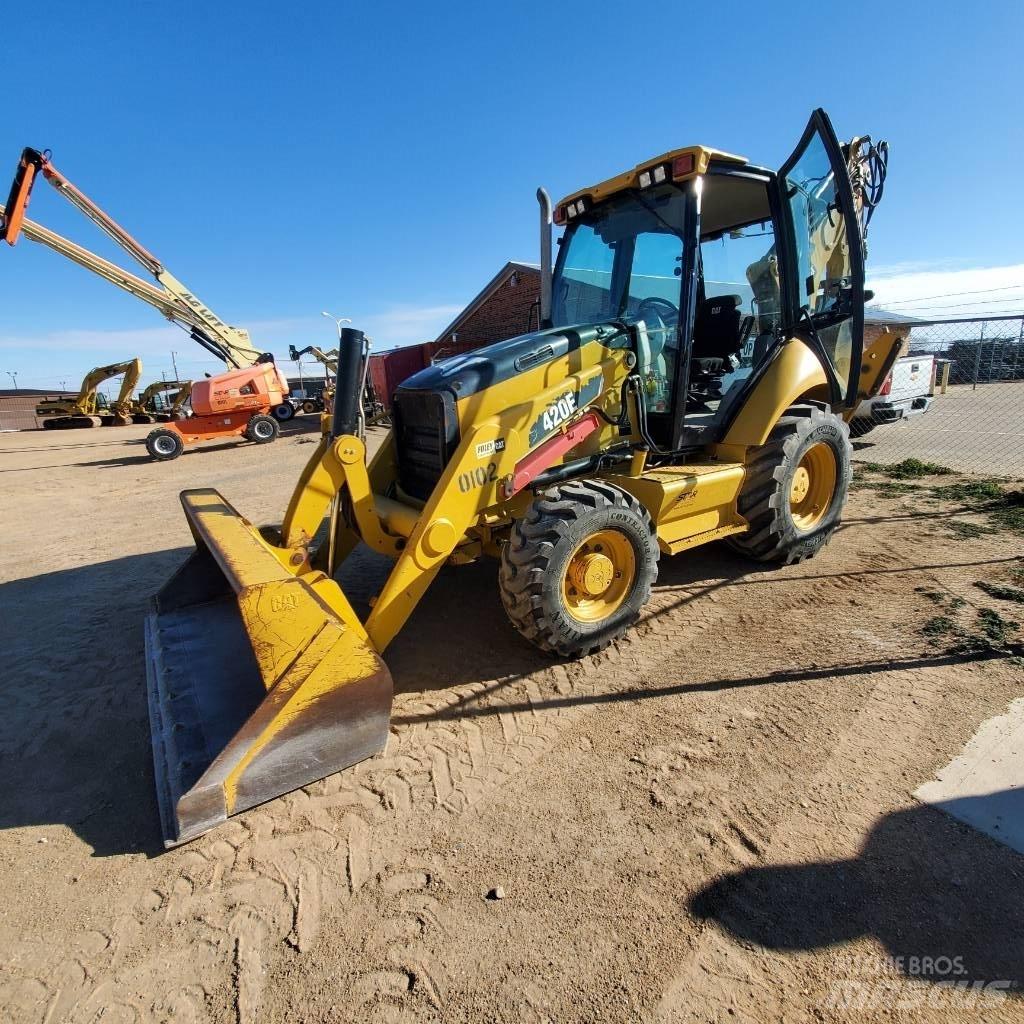 CAT 420 E Товарач със заден ексватор