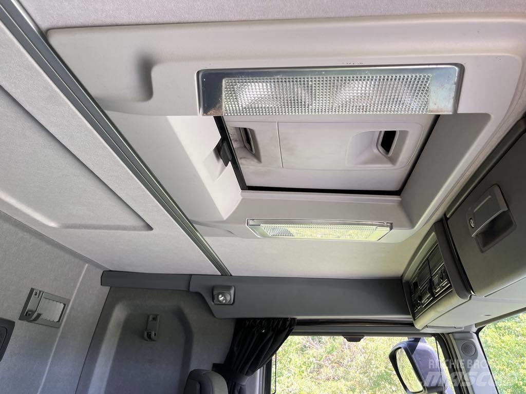 Renault Kerax 6x4 Товарещи кранове