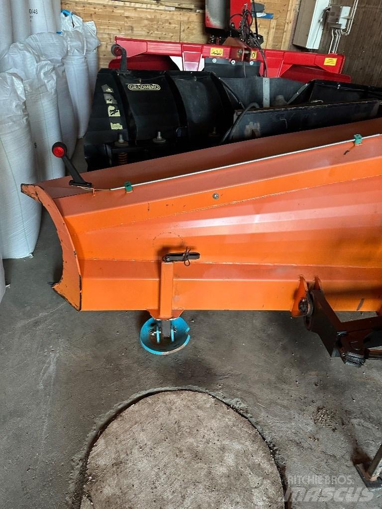 FMG AA 300 Снегочистачки