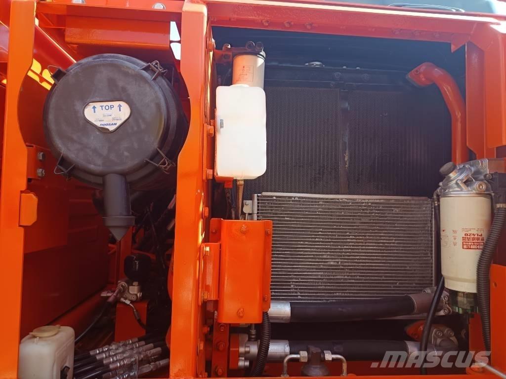 Doosan DX 150 LC Верижен екскаватор