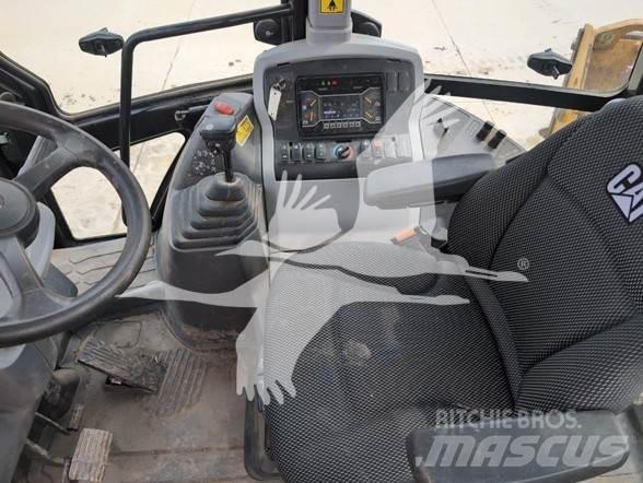 CAT 420 Товарач със заден ексватор