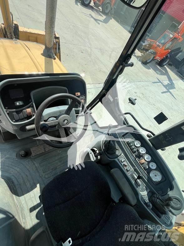 CAT 430D Товарач със заден ексватор