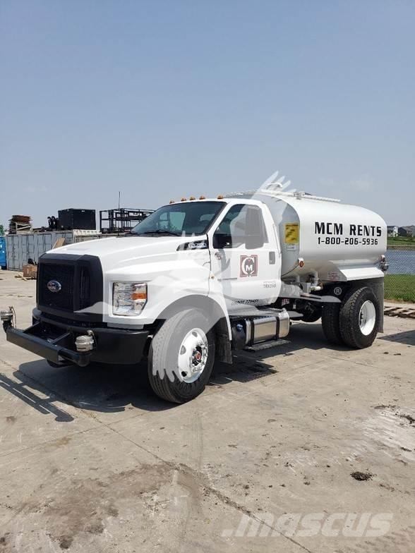 F & R F750 Полуремаркета за дърва
