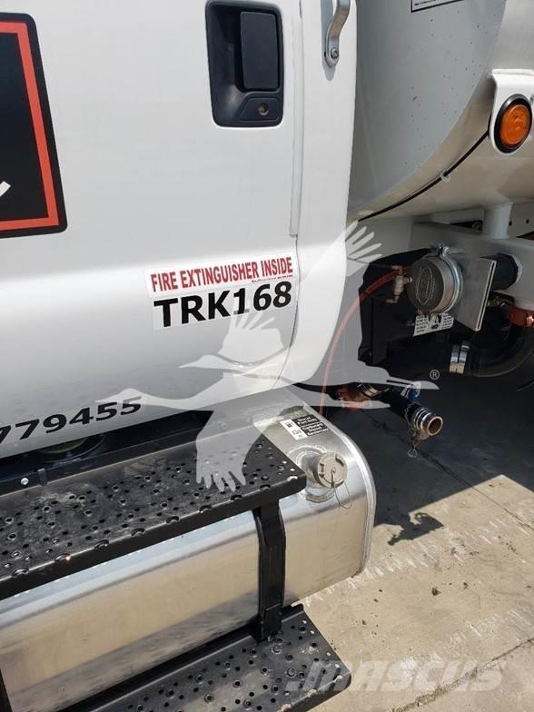 F & R F750 Полуремаркета за дърва

