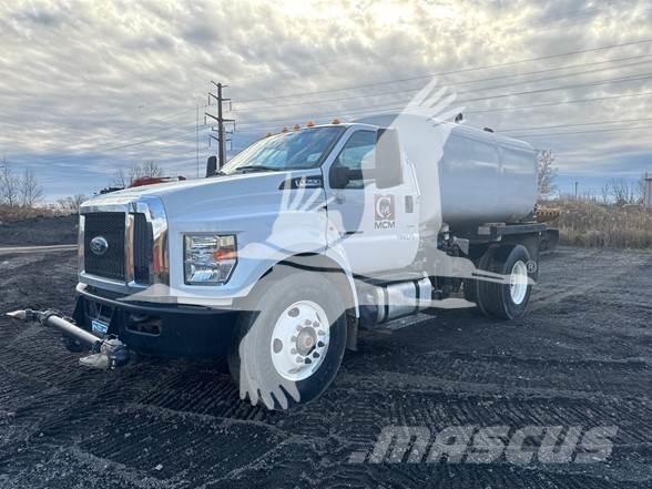 F & R F750 Полуремаркета за дърва
