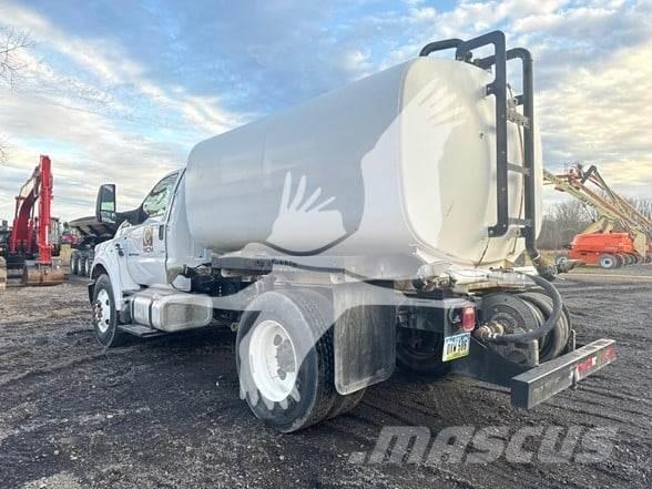 F & R F750 Полуремаркета за дърва
