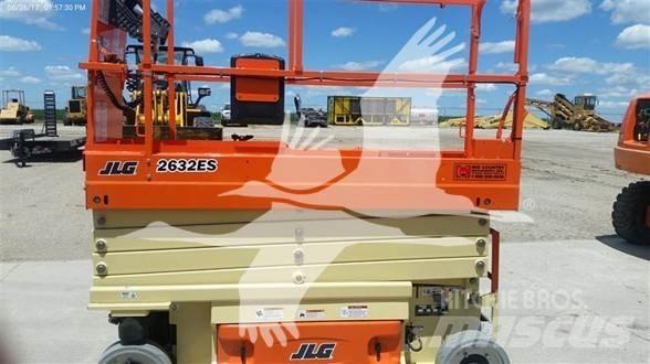 JLG 2632ES Ножични работни платформи