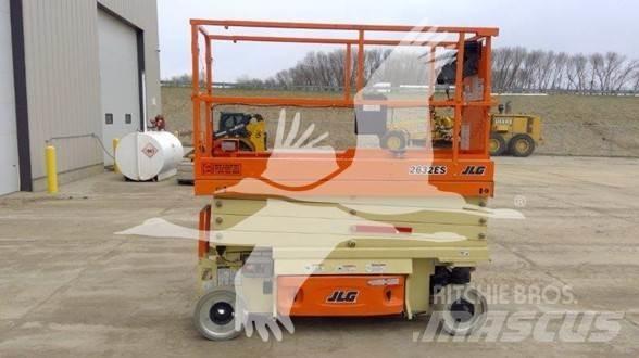 JLG 2632ES Ножични работни платформи