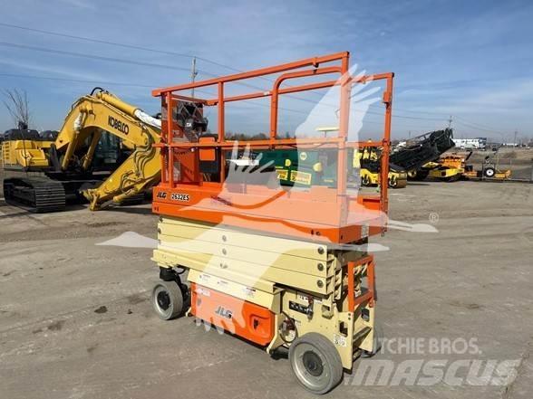 JLG 2632ES Ножични работни платформи