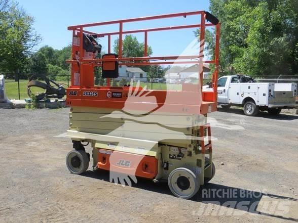 JLG 2632ES Ножични работни платформи