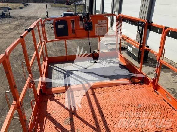 JLG 430LRT Ножични работни платформи
