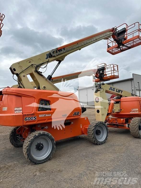 JLG 600S Телескопични повдигачи

