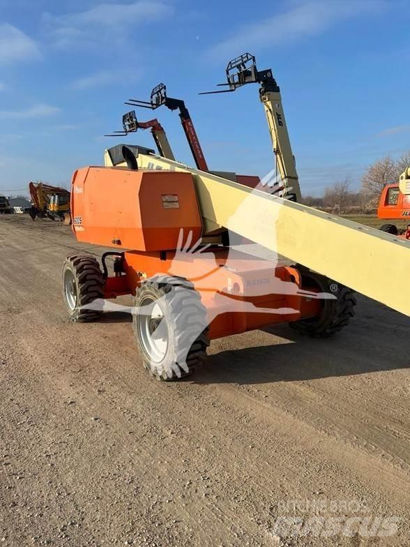 JLG 600S Телескопични повдигачи
