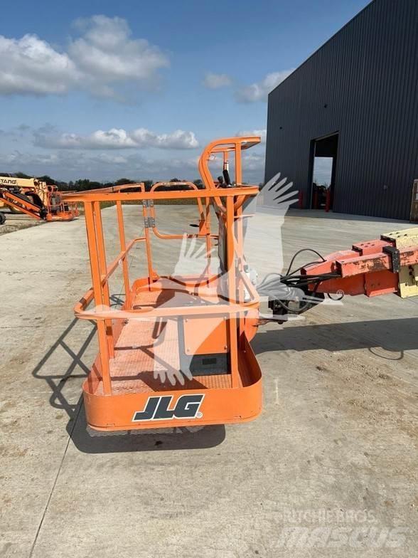 JLG 800S Телескопични повдигачи
