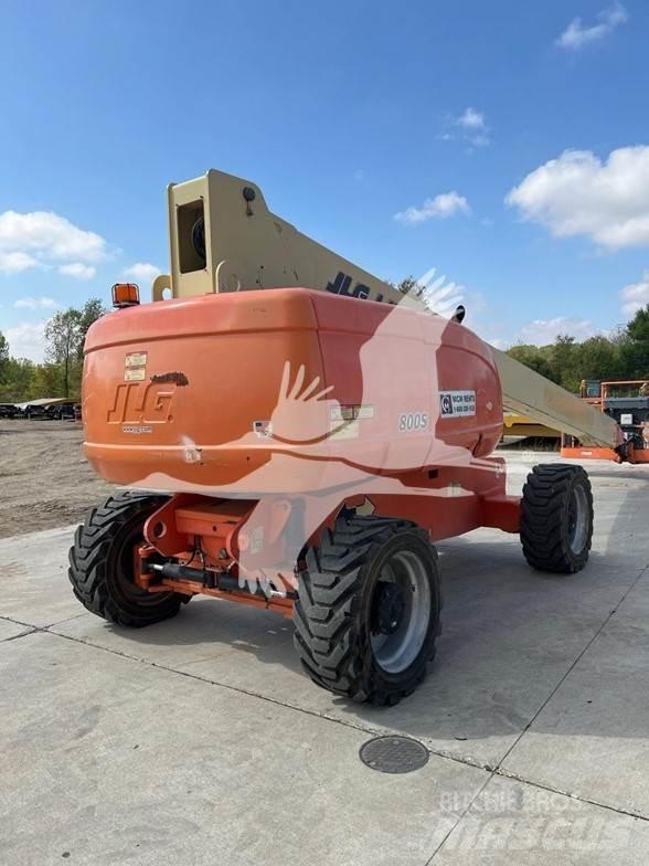 JLG 800S Телескопични повдигачи
