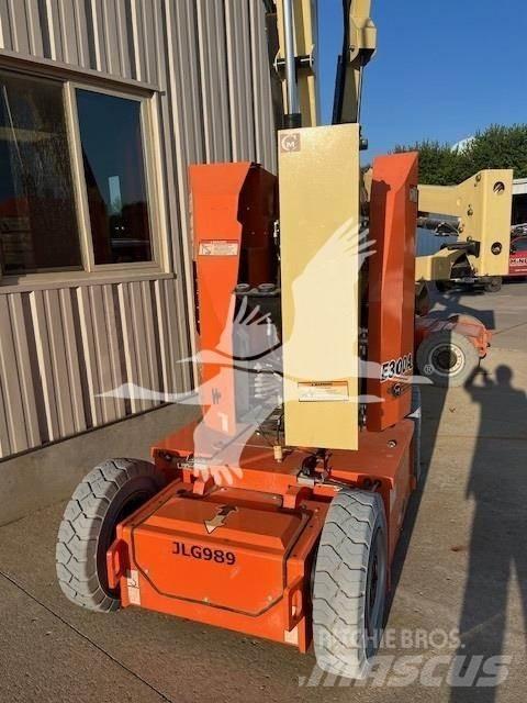 JLG E300AJP Съчленени стрелови подемници