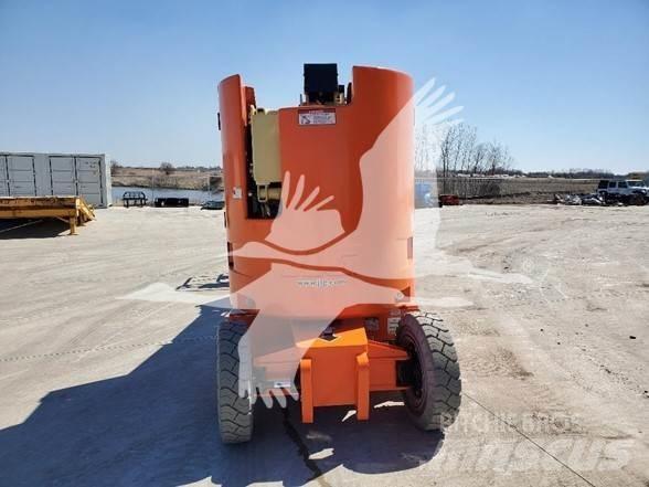 JLG E300AJP Съчленени стрелови подемници