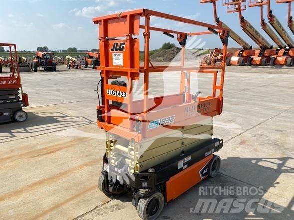 JLG ES1932 Ножични работни платформи