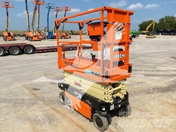 JLG ES1932 Ножични работни платформи