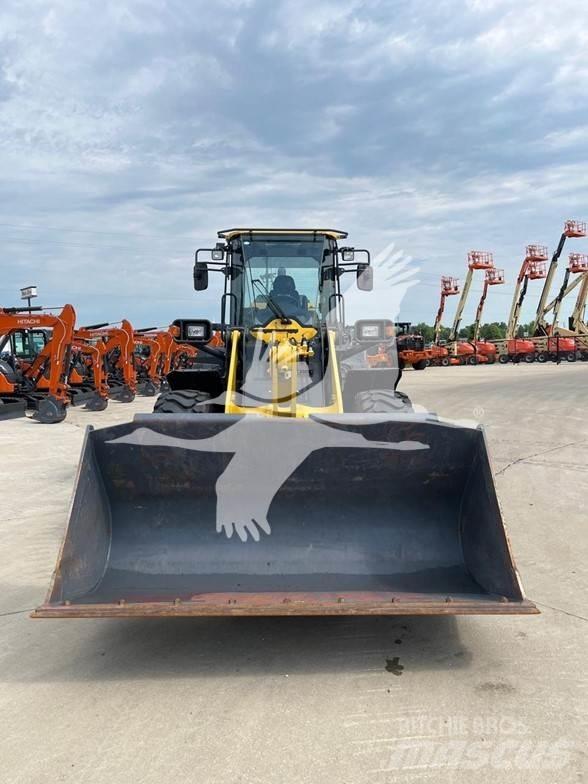 Komatsu WA270 Колесни товарачи