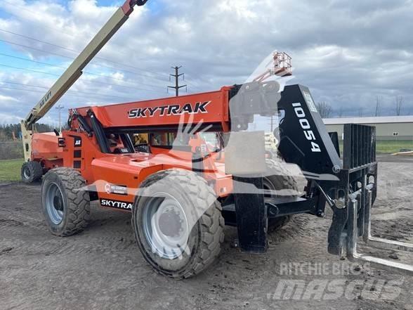 SkyTrak 10054 Телескопични товарачи