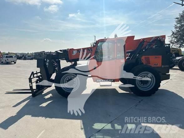SkyTrak 10054 Телескопични товарачи