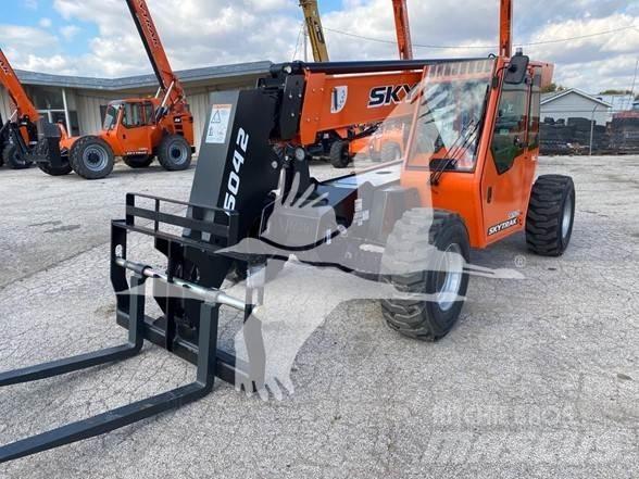 SkyTrak 6042 Телескопични товарачи
