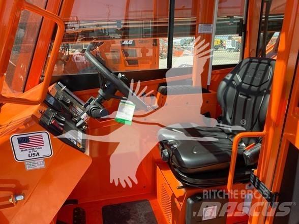 SkyTrak 8042 Телескопични товарачи