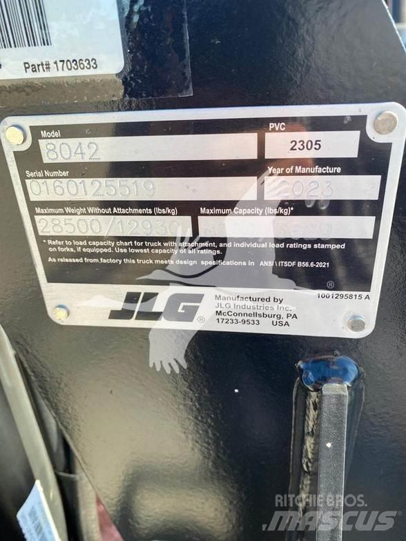 SkyTrak 8042 Телескопични товарачи