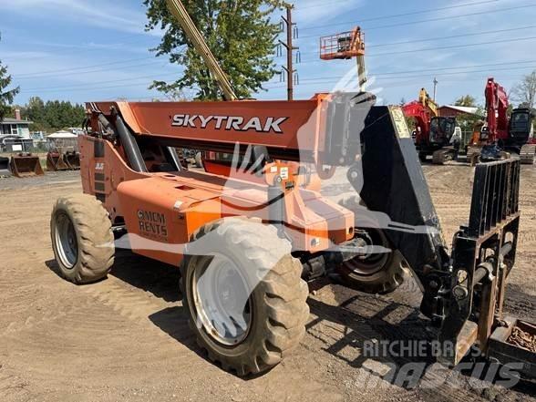 SkyTrak 8042 Телескопични товарачи