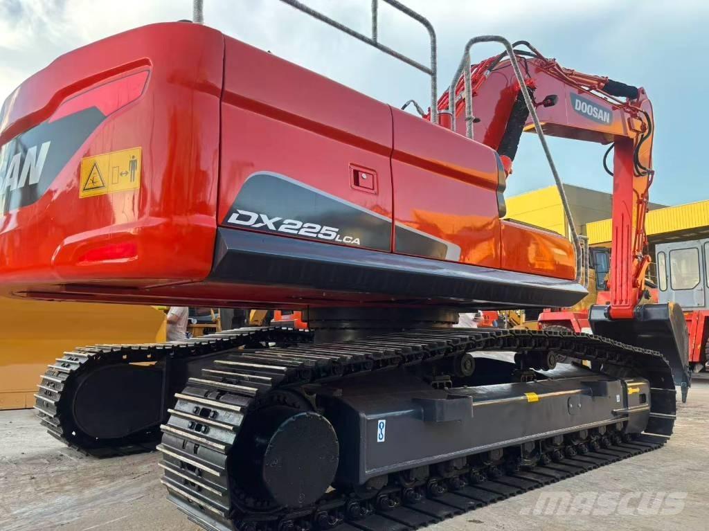 Doosan DX 225 LC Верижен екскаватор