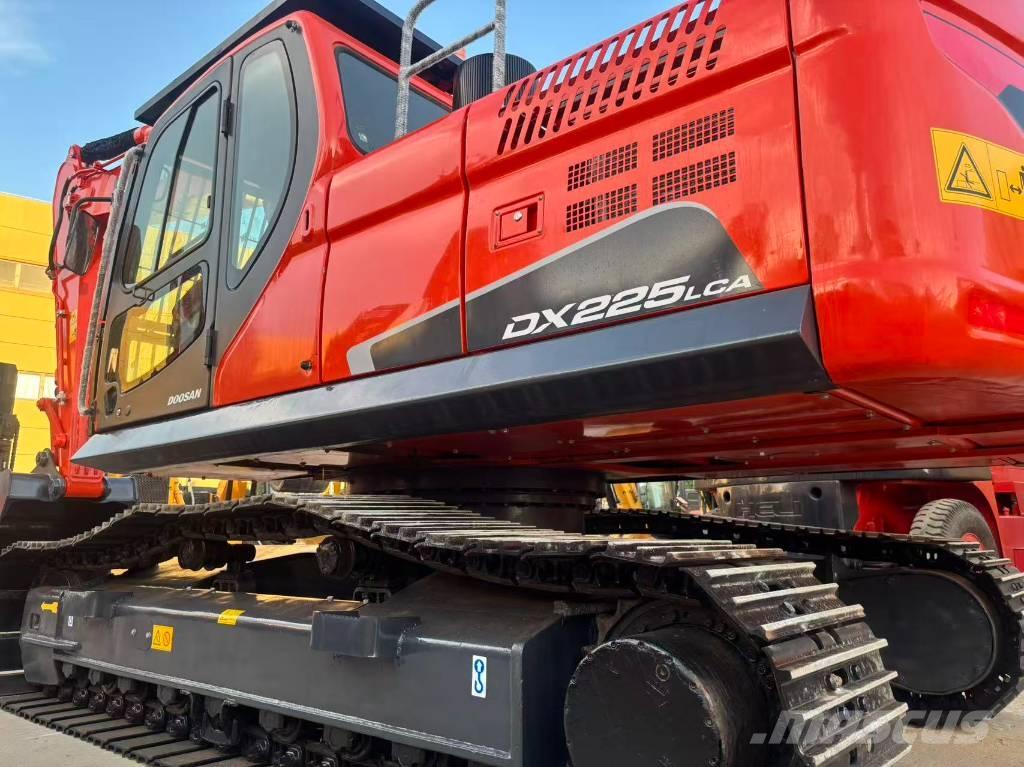 Doosan DX 225 LC Верижен екскаватор