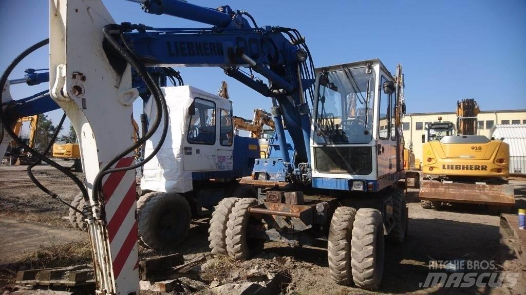 Liebherr A900 Колесни екскаватори