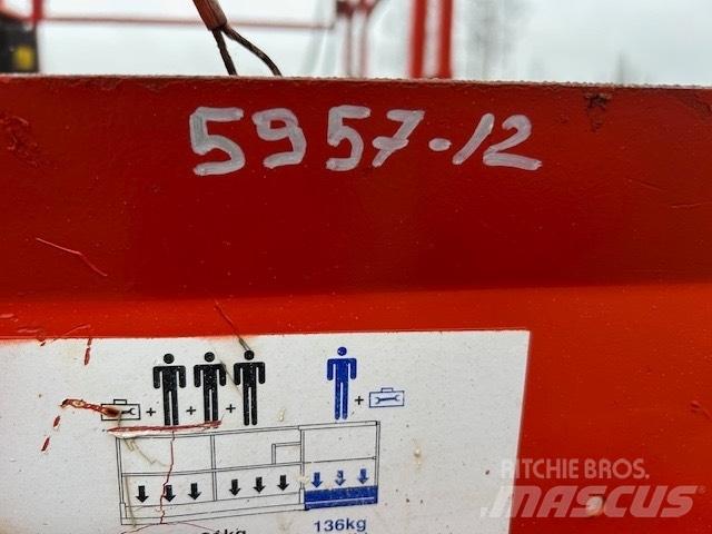 SkyJack SJ 6826 RT Ножични работни платформи