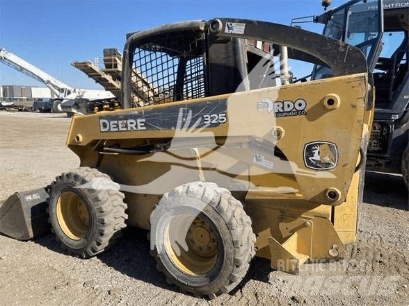 John Deere 325 Мини товарачи
