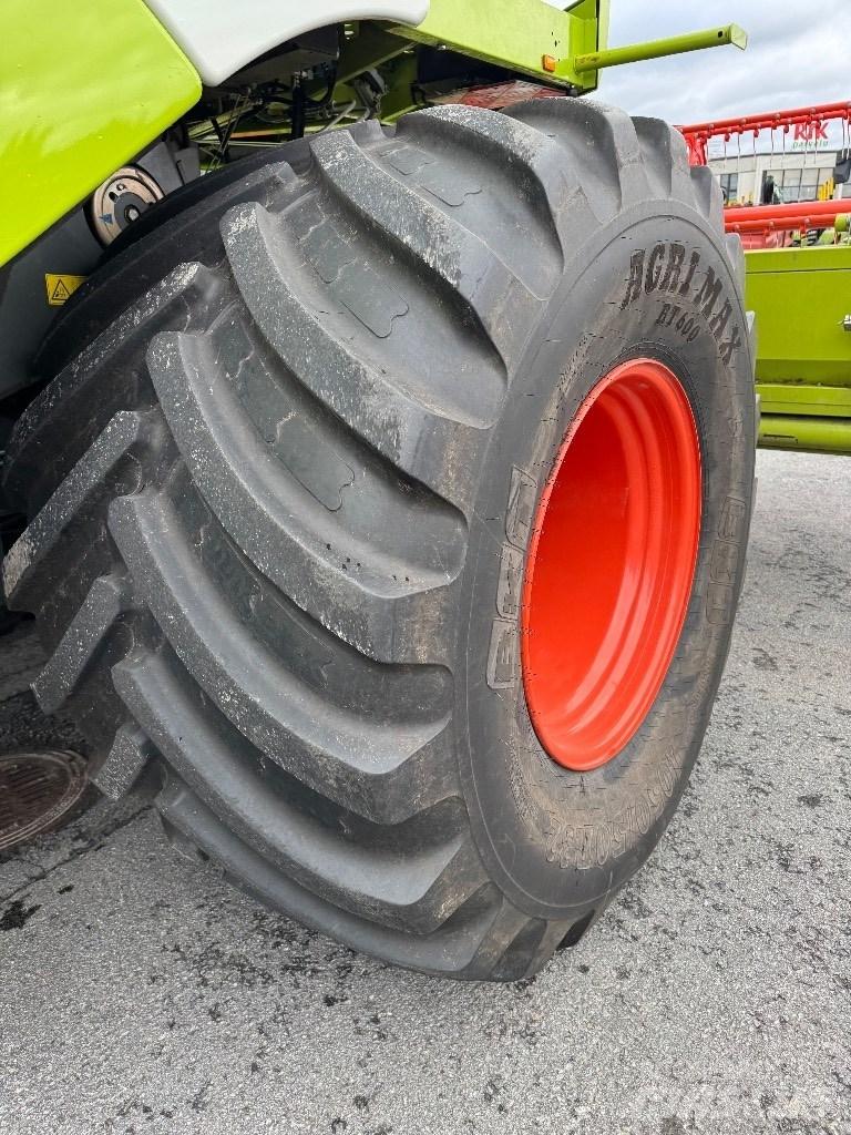 CLAAS Tucano 320 Комбайни
