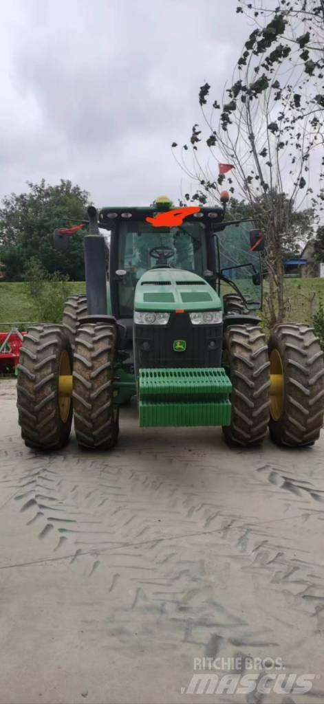 John Deere 8R·3204 Трактори
