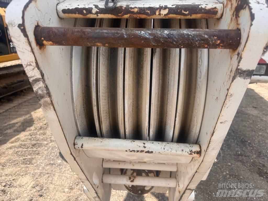 Demag AC 100L Всъдеходни кранове