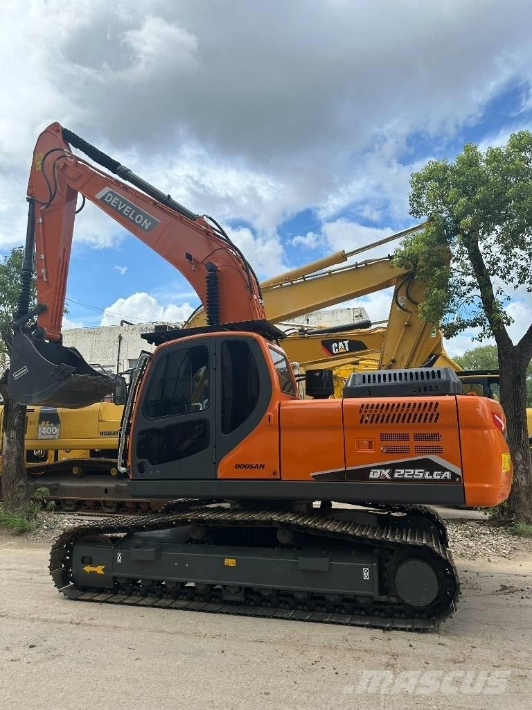 Doosan DX 225 LCA Средни екскаватори 7т - 12т