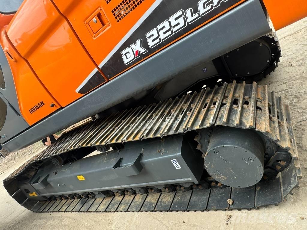 Doosan DX 225 LCA Средни екскаватори 7т - 12т