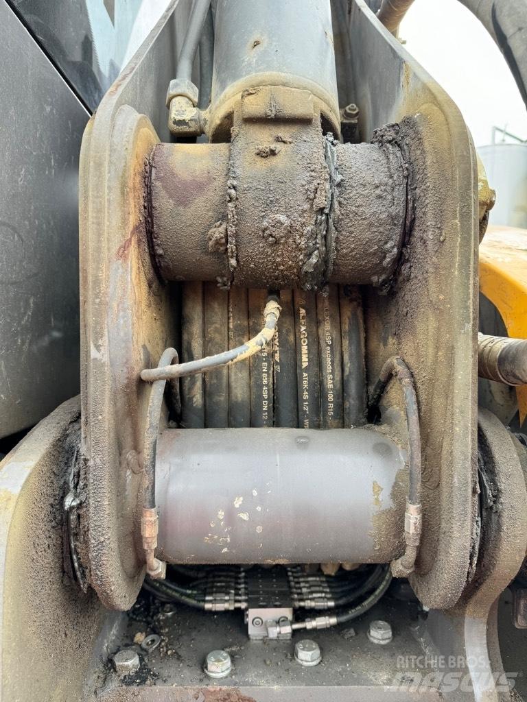 Mecalac 12 MTX Колесни екскаватори