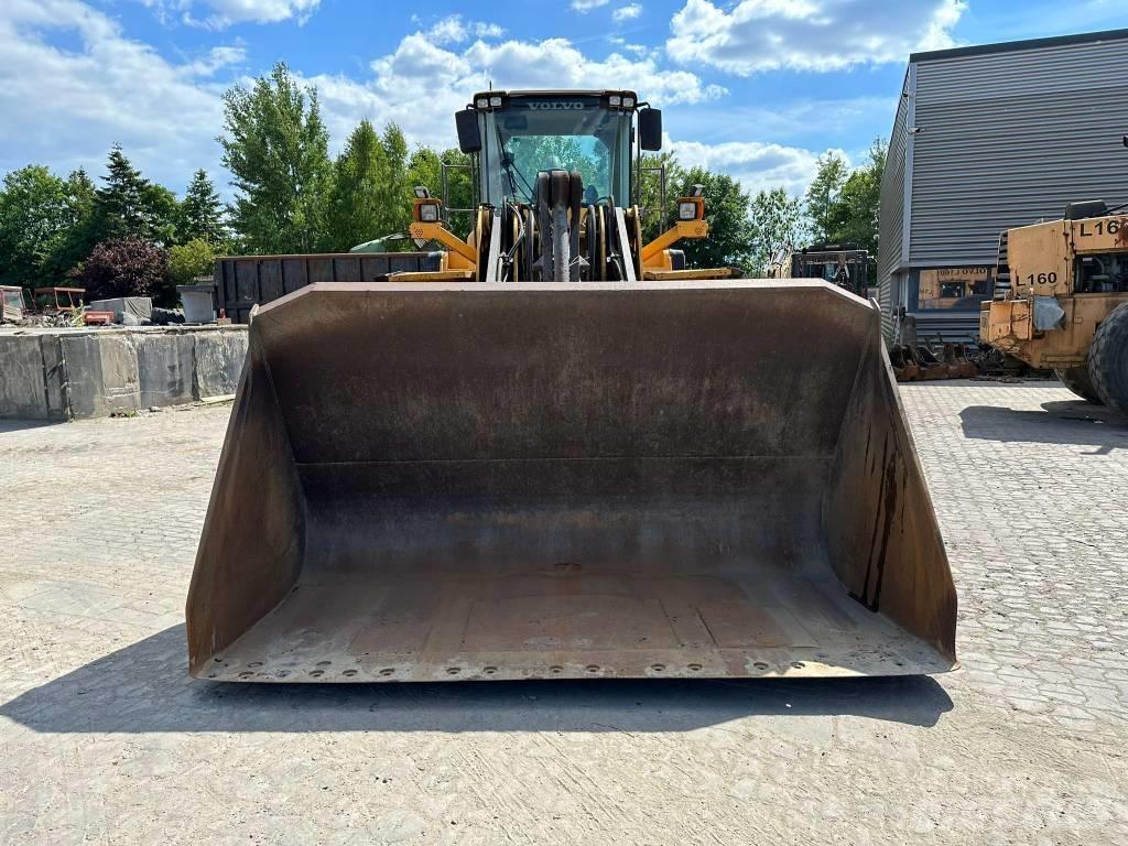 Volvo L180F Колесни товарачи