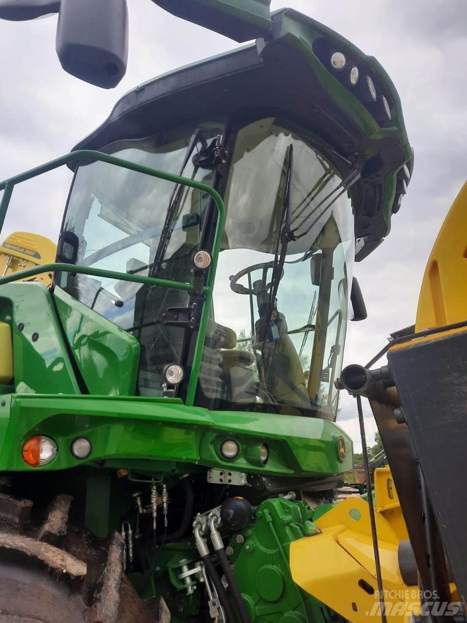 John Deere 8200 i Самоходни фуражири