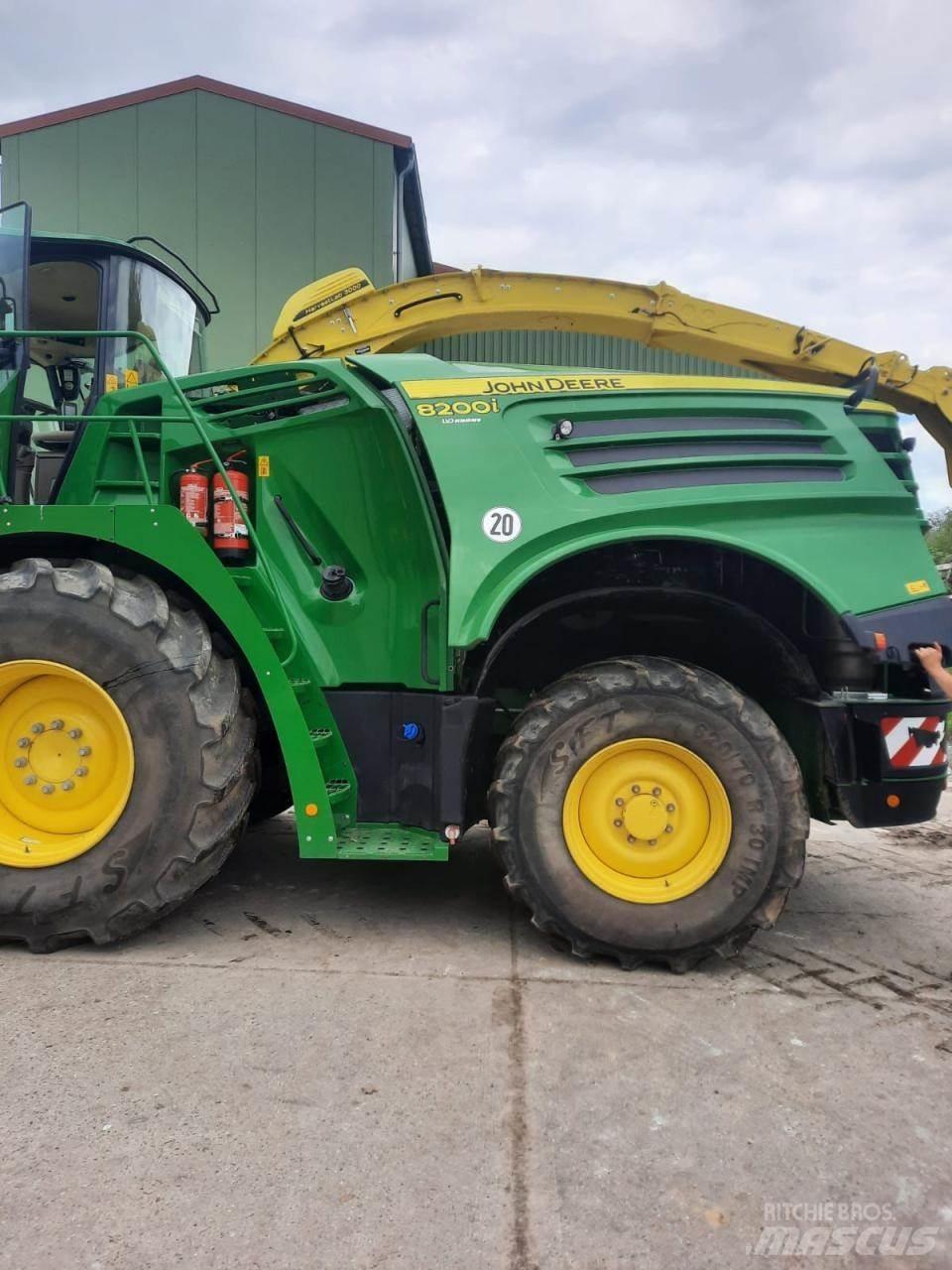 John Deere 8200 i Самоходни фуражири