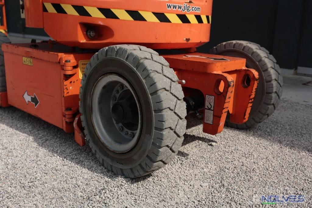 JLG E300AJP Съчленени стрелови подемници