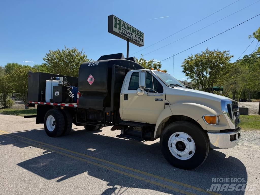 Ford F 750 XLT Общински/универсални превозни средства
