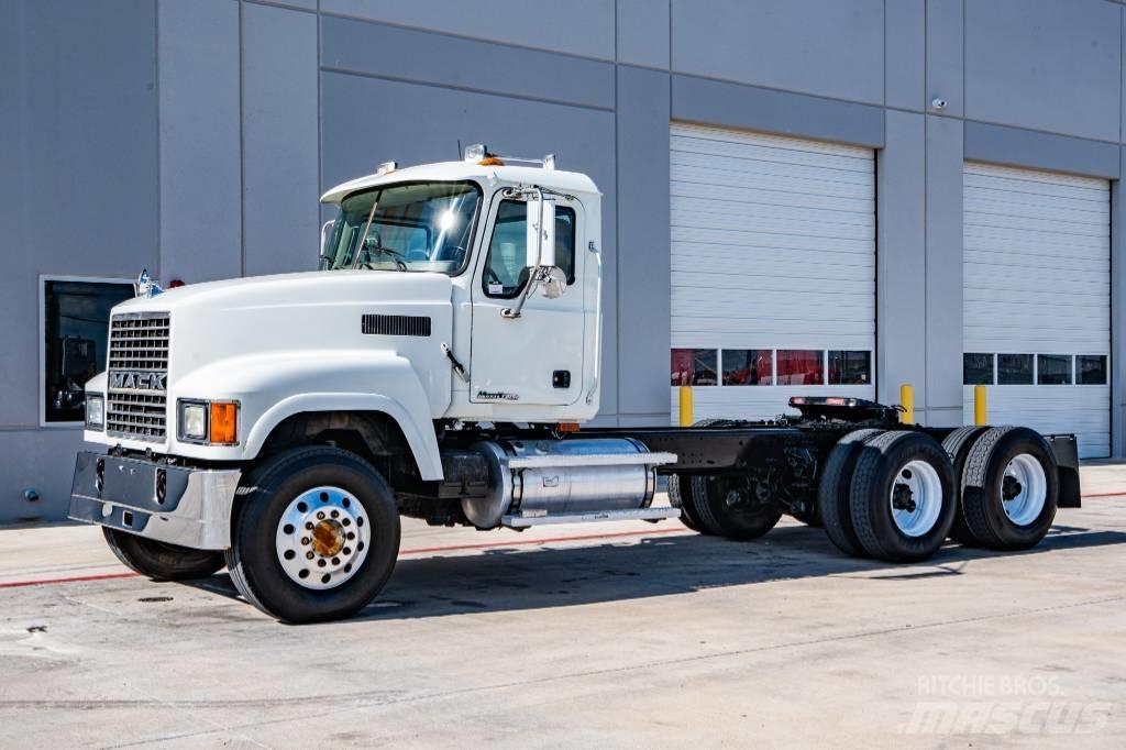 Mack CHN 613 Влекачи