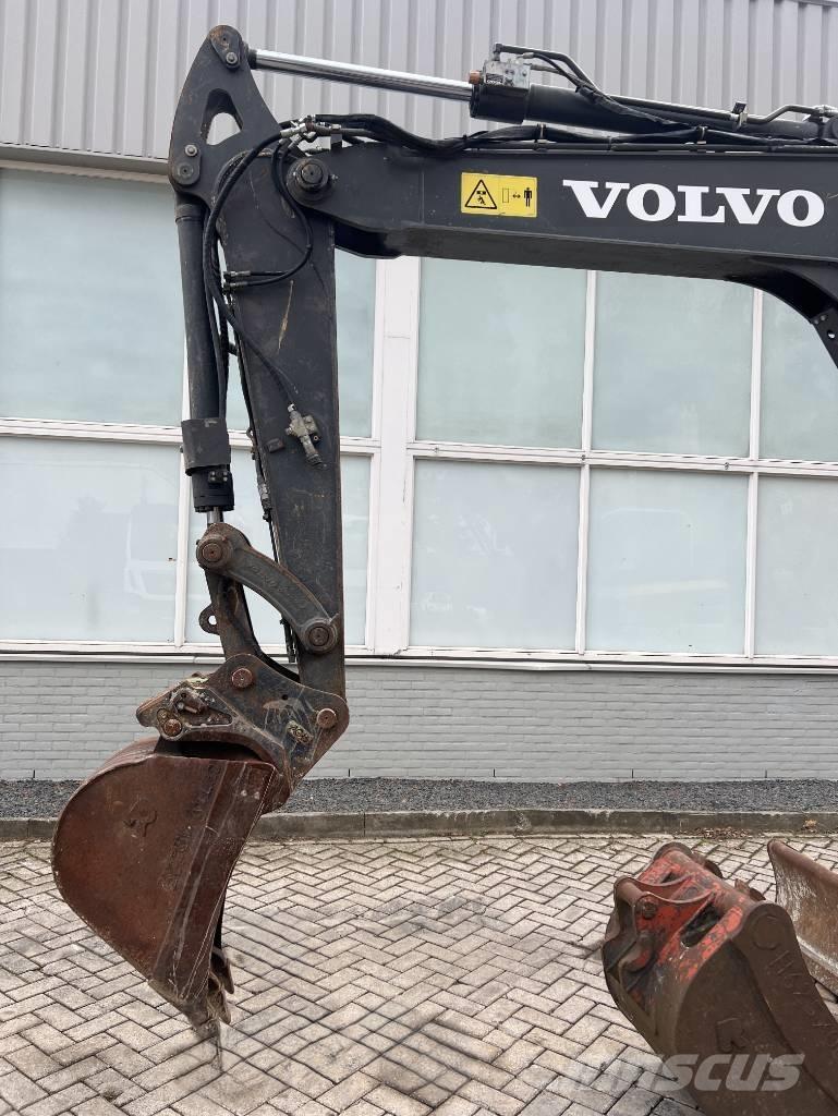 Volvo ECR 88 D    2016 Средни екскаватори 7т - 12т